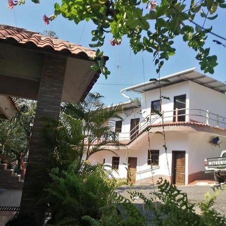 Hotel El Pez Dorado Rio Dulce Town Kültér fotó