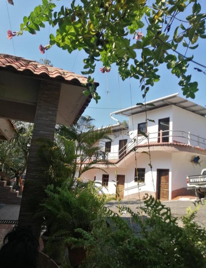Hotel El Pez Dorado Rio Dulce Town Kültér fotó