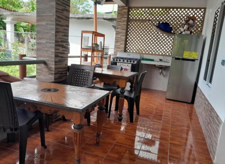 Hotel El Pez Dorado Rio Dulce Town Kültér fotó